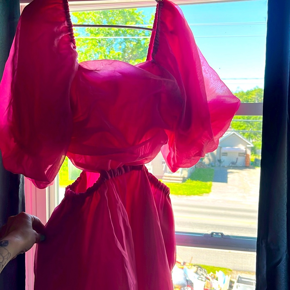 Hot pink party dress size medium worn twice. No stains or rips